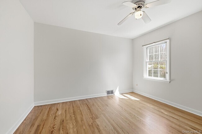 Building Photo - 1936 Longvue St