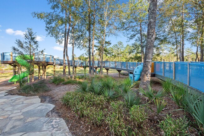 Building Photo - 15240 Hemingway Heights Dr