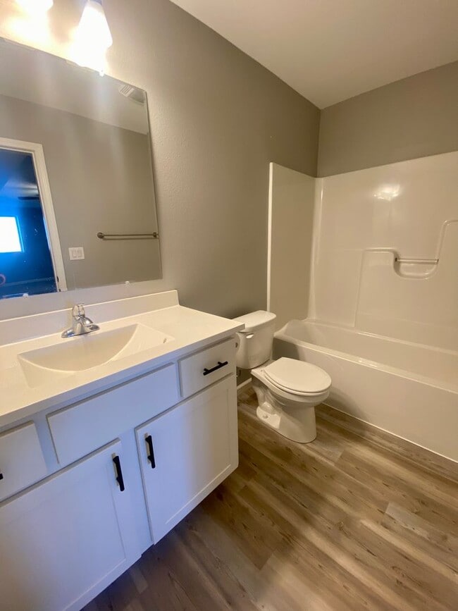 Building Photo - Condo for Rent