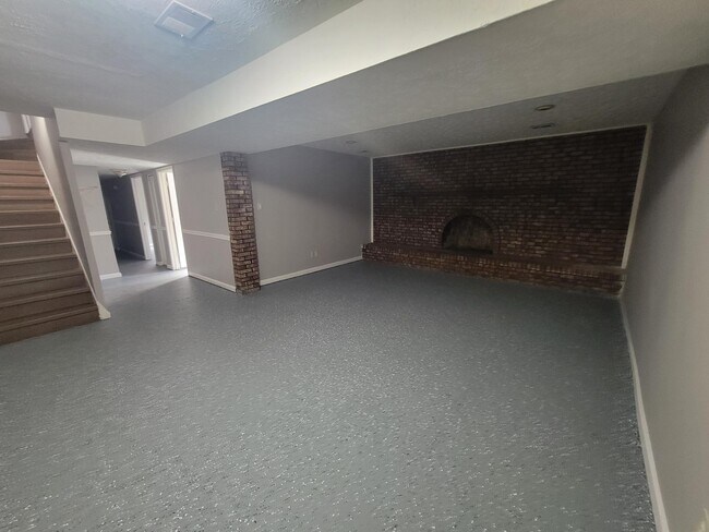 Building Photo - 2801 Winter Garden