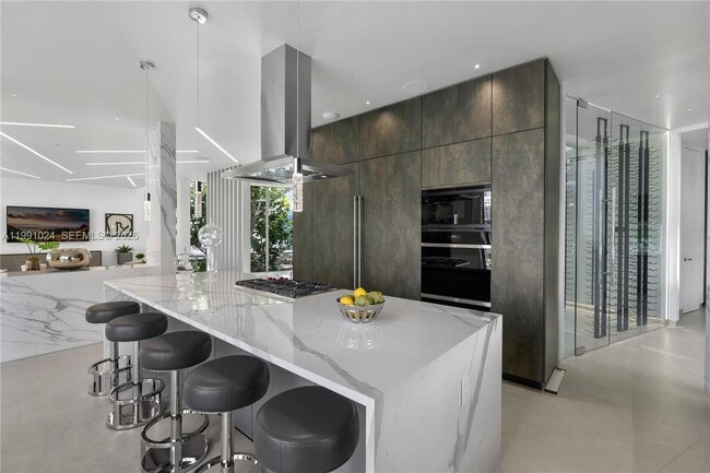 Building Photo - 501 Palm Dr