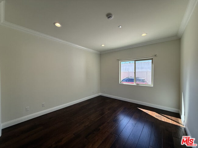 Building Photo - 735 S Citrus Ave