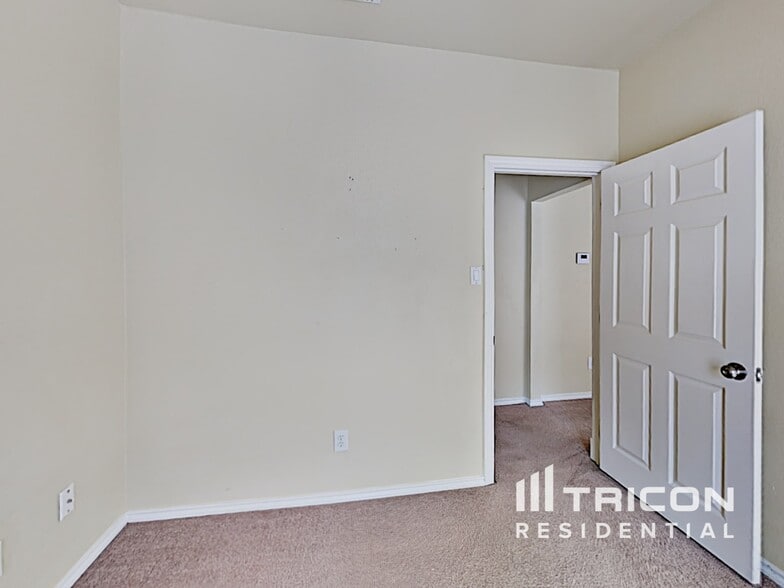 Building Photo - 916 Kory Dr