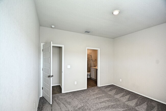 Building Photo - 527 Moscato Rd