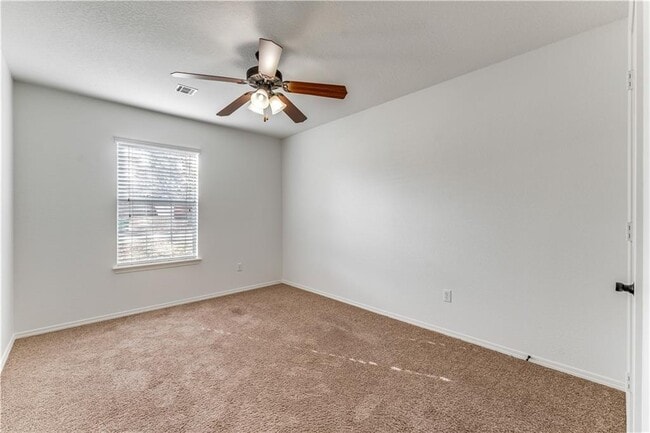 Building Photo - 804 Tyler St