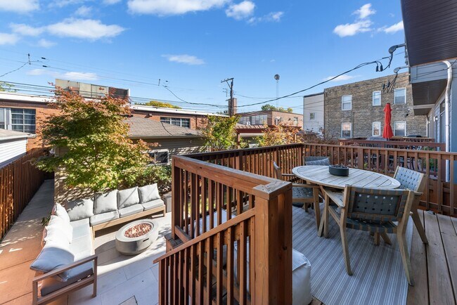 Building Photo - 3817 N Christiana Ave