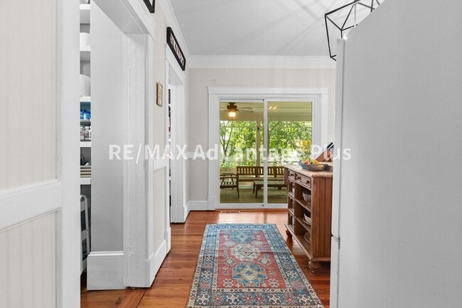 Building Photo - Spacious home located in The Avenues