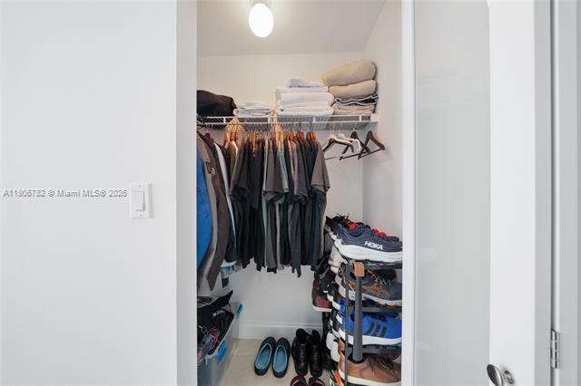 Building Photo - 6515 Collins Ave