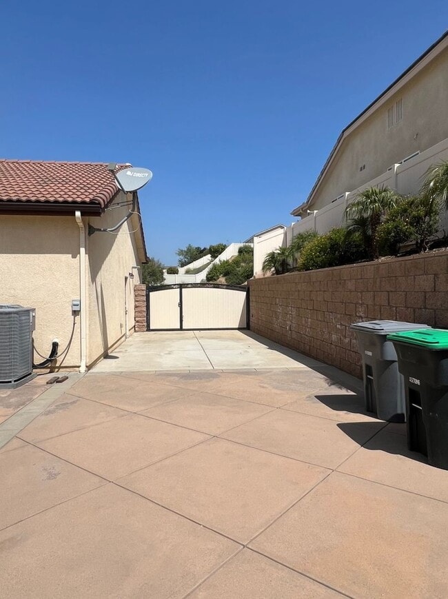 Building Photo - Singleton Heights 4 bedroom 3 1/2 bath Home