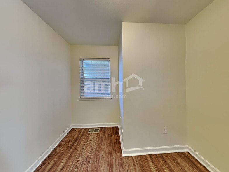 Building Photo - 108 River Watch Dr