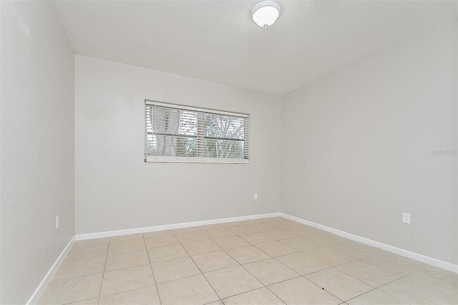 Building Photo - 1139 Cir Dr-