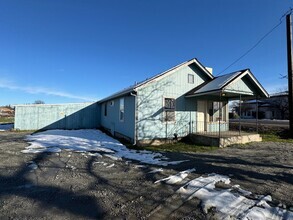 Building Photo - 2 Bedroom 1 Bath House