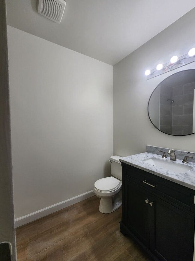 Building Photo - Charming 3 bedroom home in the Hubert area