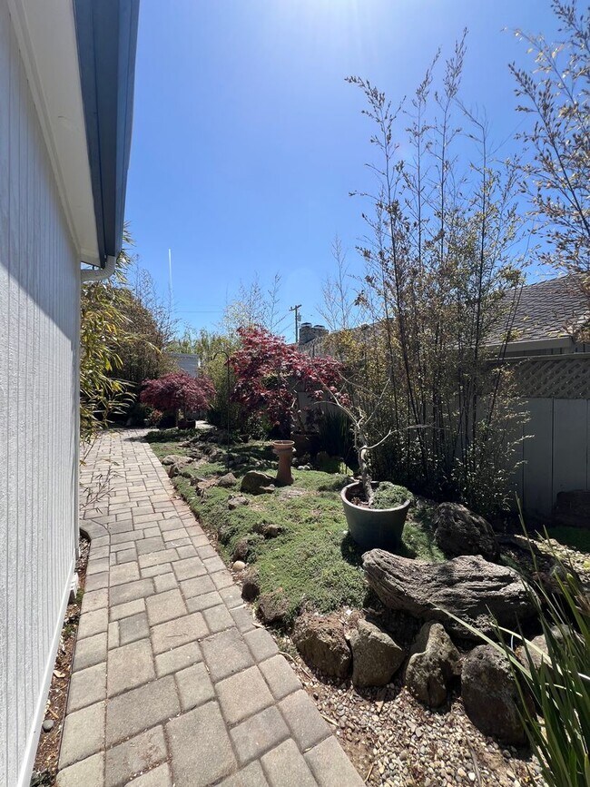 Building Photo - Charming 2BR/2BA Home Just Minutes from the Beach – Fully Landscaped, Spacious & Private