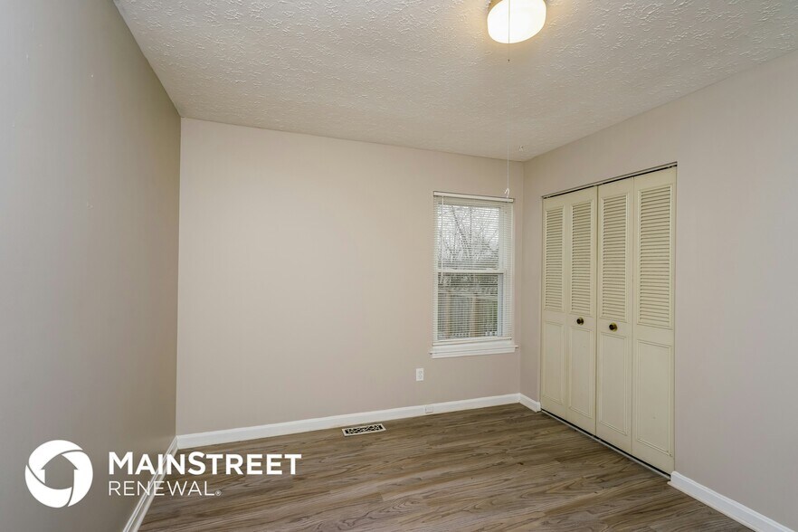 Building Photo - 10509 Hillpark Dr