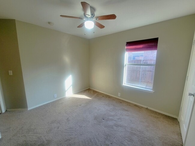 Building Photo - 1319 Periwinkle Dr