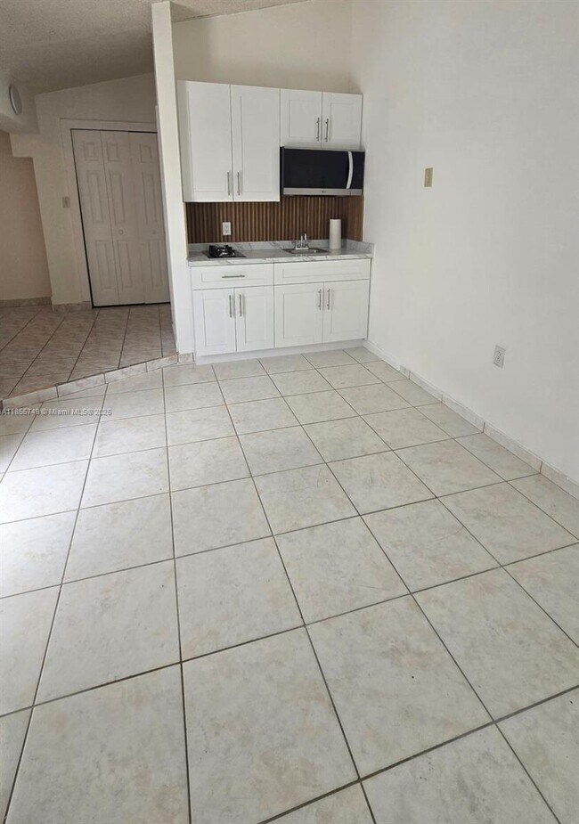 Building Photo - 265 W 53rd Terrace