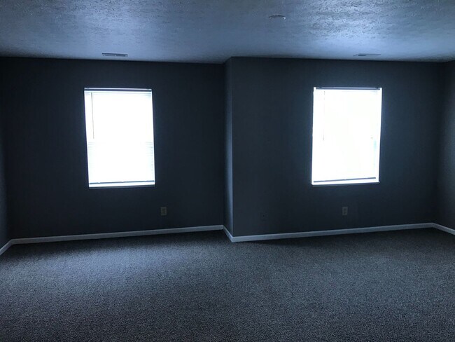Building Photo - Plainfield - 3 BR + loft