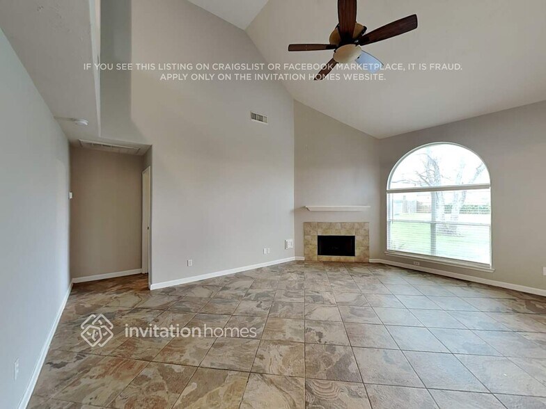 Building Photo - 11223 S Country Club Green Dr