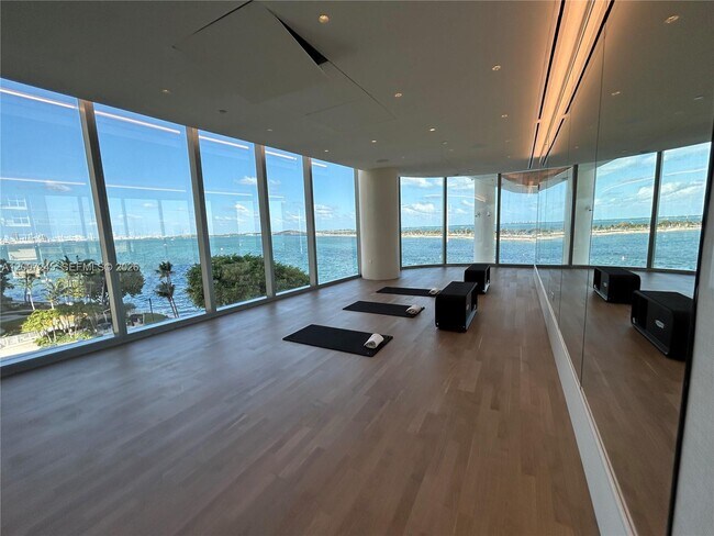 Building Photo - 175 SE 25th Rd