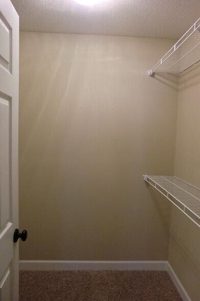 Building Photo - 112 Lake Saint Ellen Dr