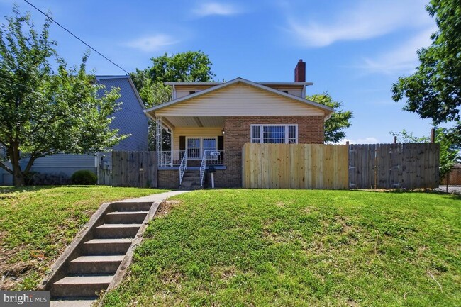Building Photo - 3704 42nd Ave