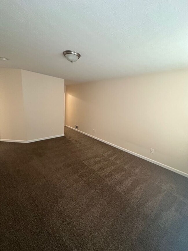 Building Photo - 4 Kings Way