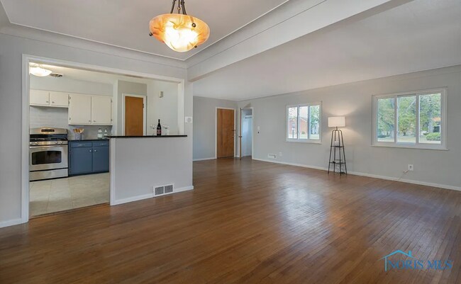 Building Photo - 4033 Hillandale Rd