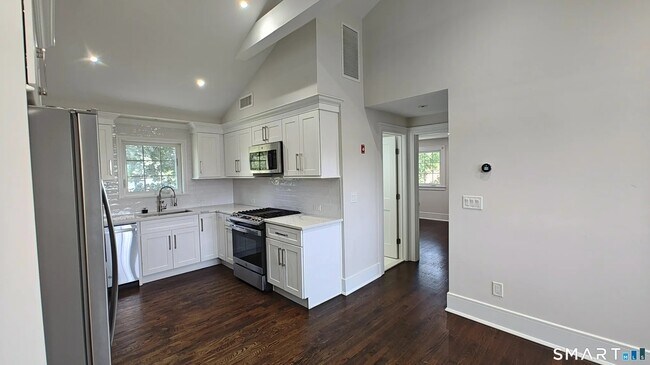 Building Photo - Poe Ct