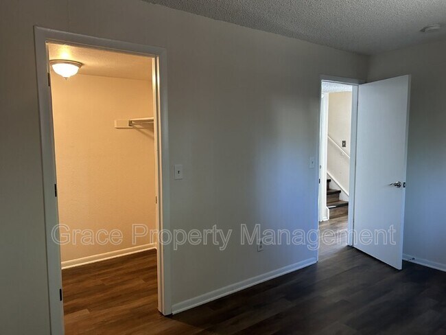 Building Photo - 10860 Stuart Cir