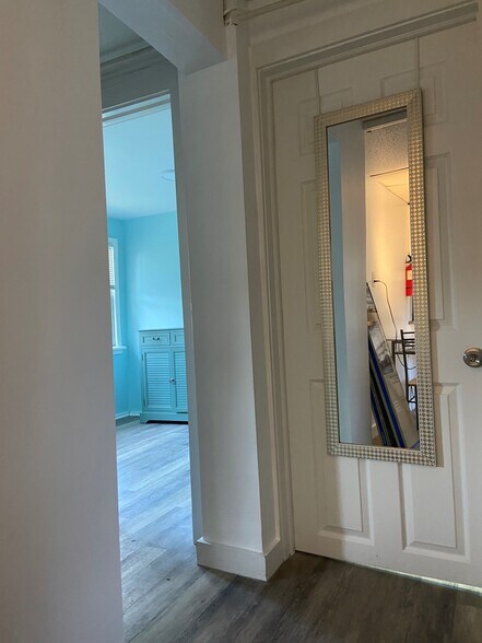 Building Photo - 215 Grant Ave