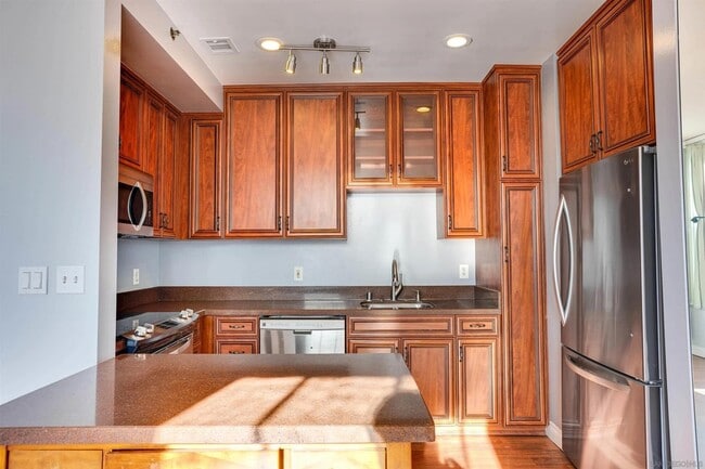 Building Photo - 702 Ash St