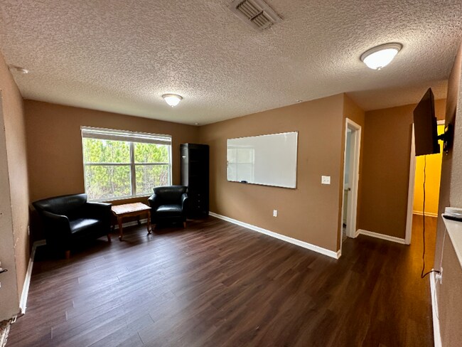 Building Photo - 95062 Cheswick Oaks Dr