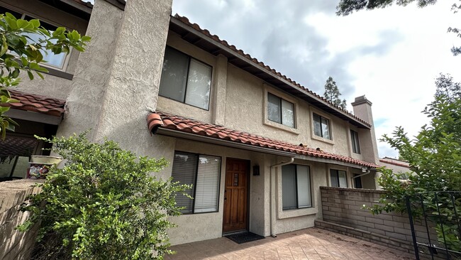 Building Photo - 9731 El Paseo Dr