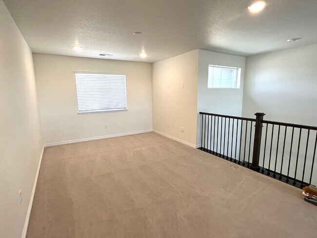 Building Photo - Wonderful 4 Bedroom/2 Bathroom with a Loft and Study in Whispering Pines!