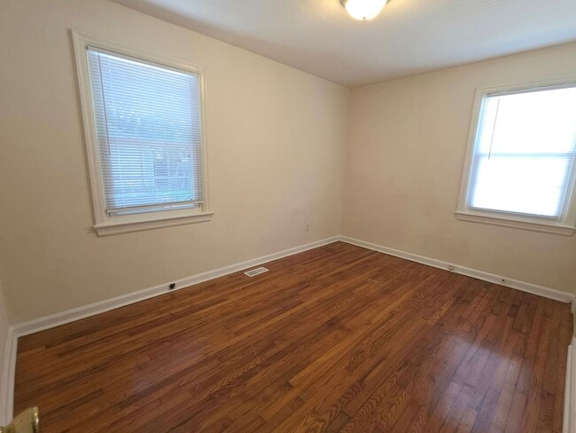 Building Photo - Move In Ready 3 Bedroom Ranch!