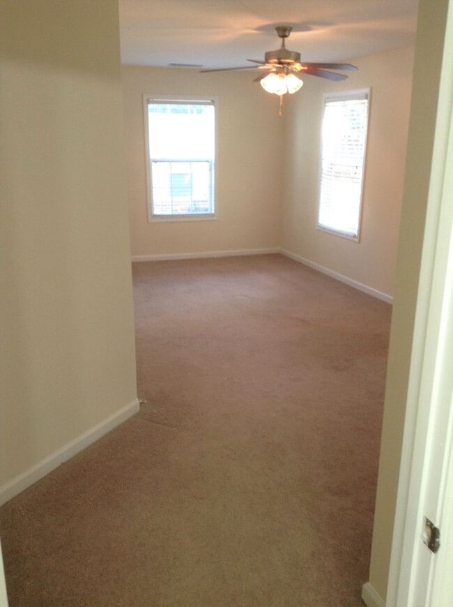 Building Photo - 6br House Near Campus FOR RENT