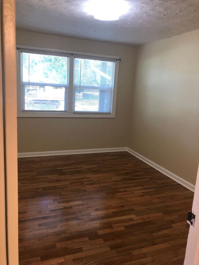 Building Photo - Live Large in the Heart of NW Corvallis!