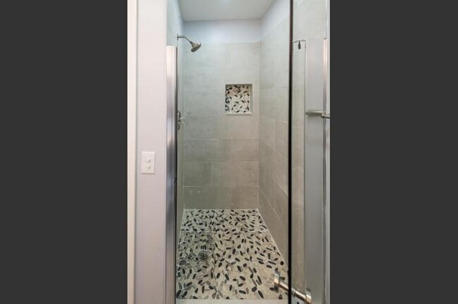 Building Photo - 428 Saxony Way