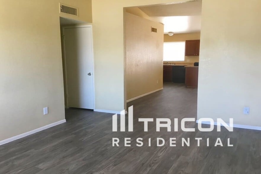 Building Photo - 10710 W Sells Dr