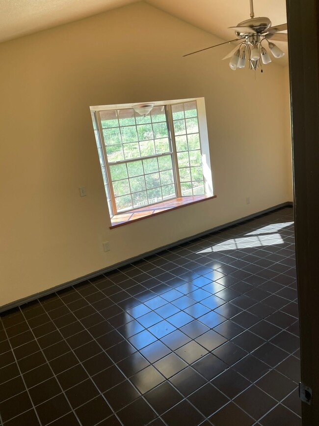 Large Bedroom with Bay Window and Nook - 544 Multy Ct