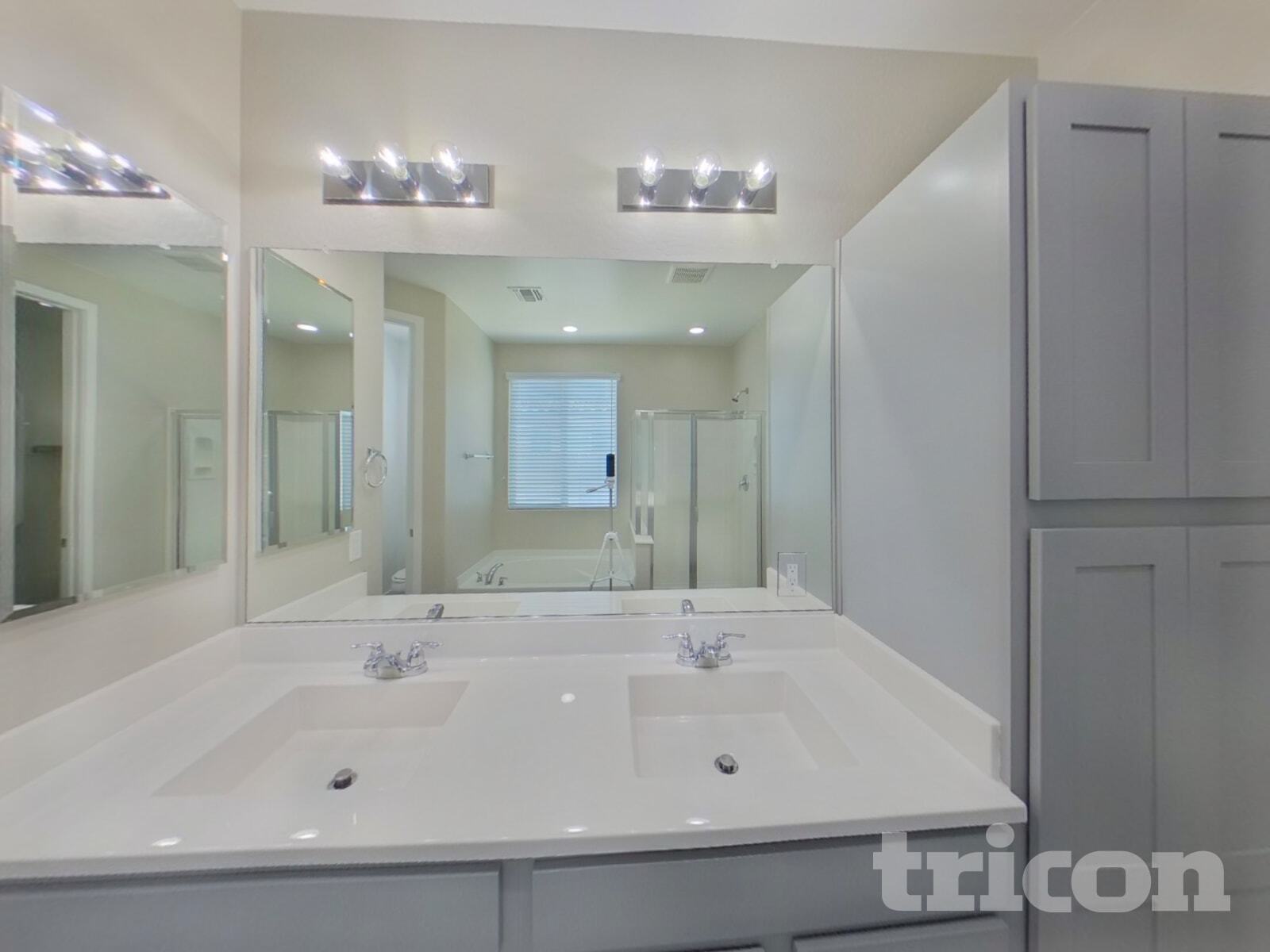 Building Photo - 2618 E Danbury Rd