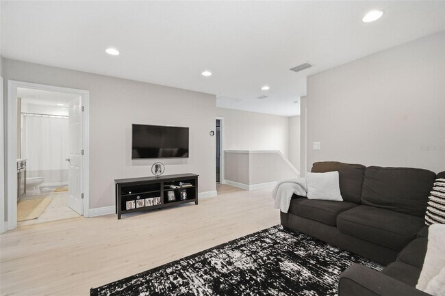 Building Photo - 6396 Roadstead Ct