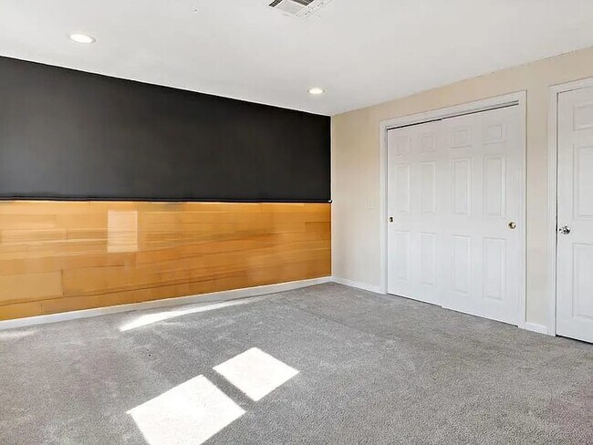 Building Photo - 47 47 Morgan Ave
