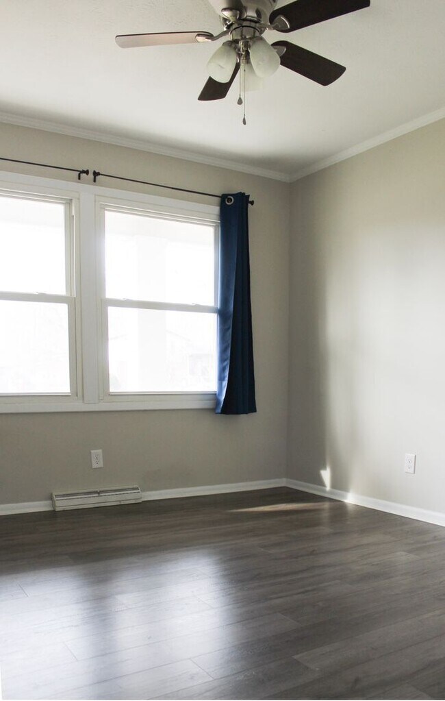 Building Photo - Bright and Spacious 3 Bedroom Furnished Rental