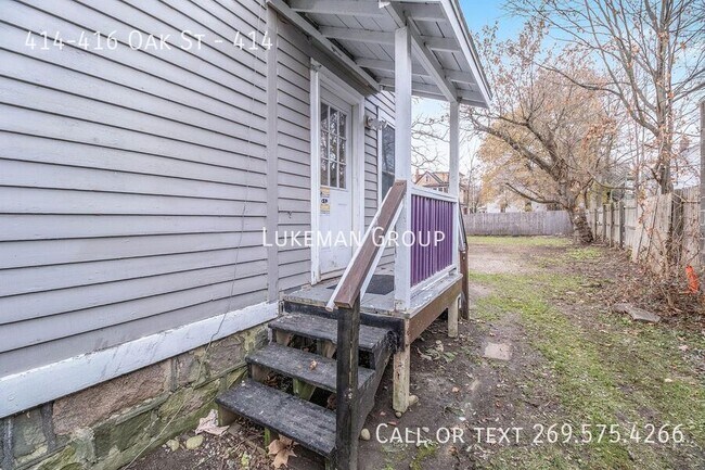 Building Photo - 414-416 Oak St-414