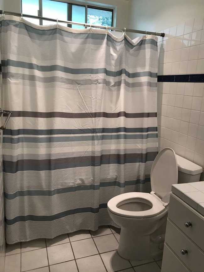 2nd Bathroom - 440 Veteran Ave