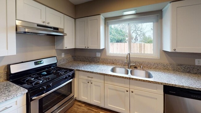 Building Photo - Coming Soon! Awesome 4/2 Single Story home in the heart of Loma Linda for Lease!