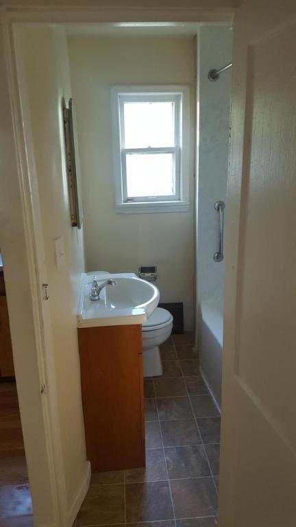 Building Photo - 12804 FARRINGDON AVE