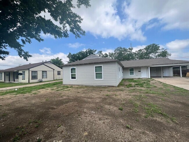 Building Photo - 919 Stetson Ave